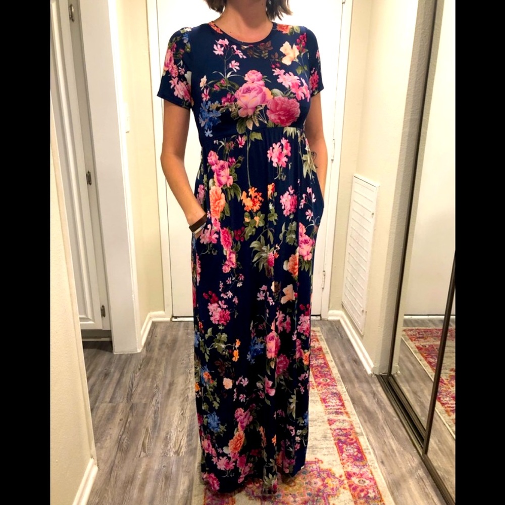 🎉HP🎉 Pink Blush Maternity Floral Maxi Dress